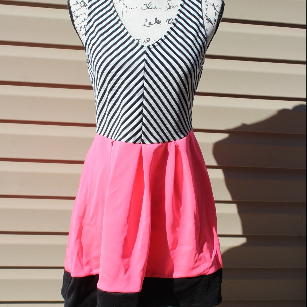 Love J - Juniors Size Medium Dress Sleeveless Pink Bottom Striped Top